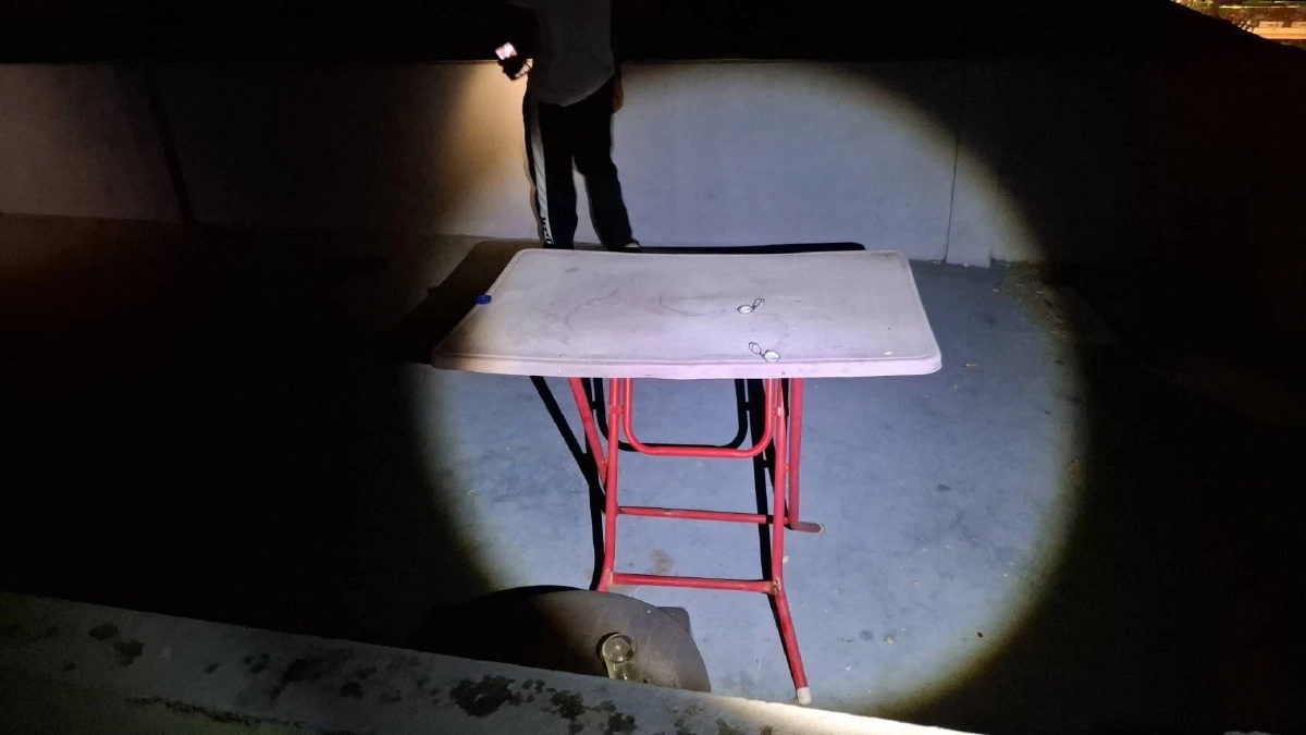 หนุ่มลาวย่องขโมยราวตากผ้า พลาดเหยียบหลังคาแตก ร่วงจากดาดฟ้า