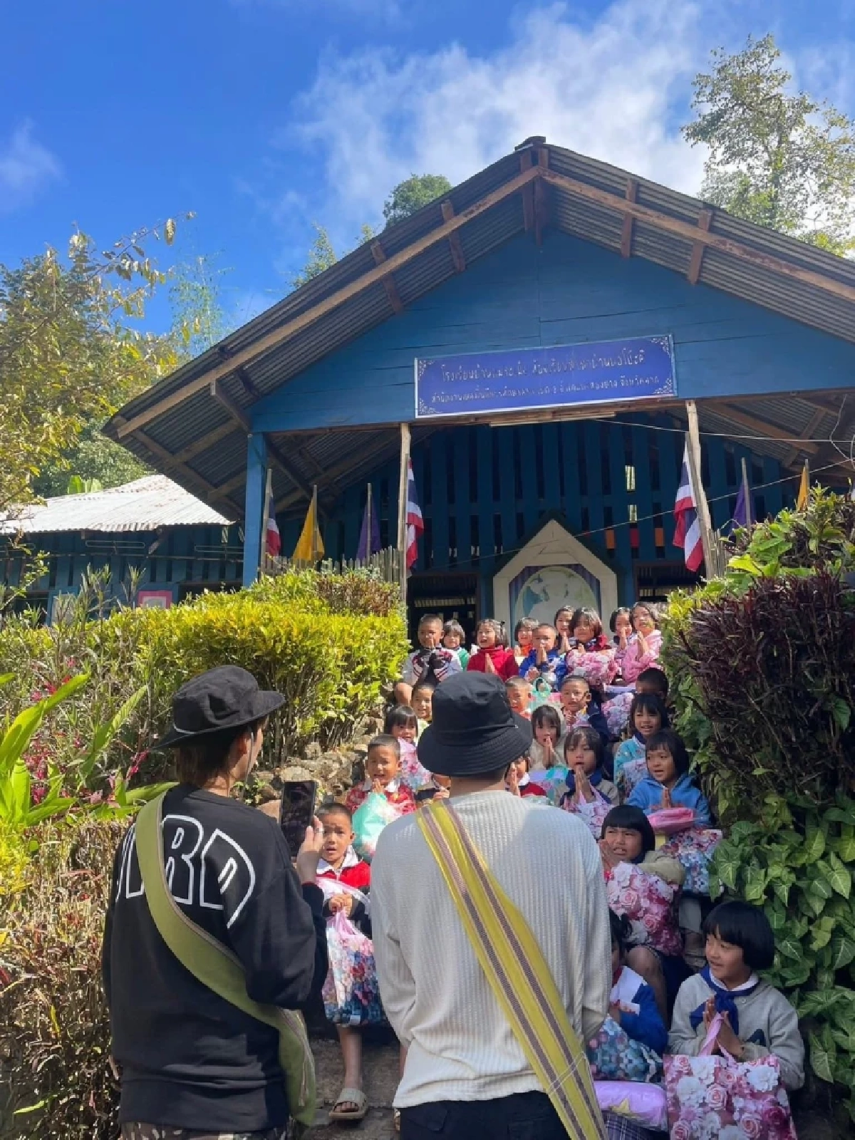 นุ๊ก-ปาย นำทีม “ปันสุขเพื่อน้อง” ปรับปรุงโรงเรียนห่างไกล