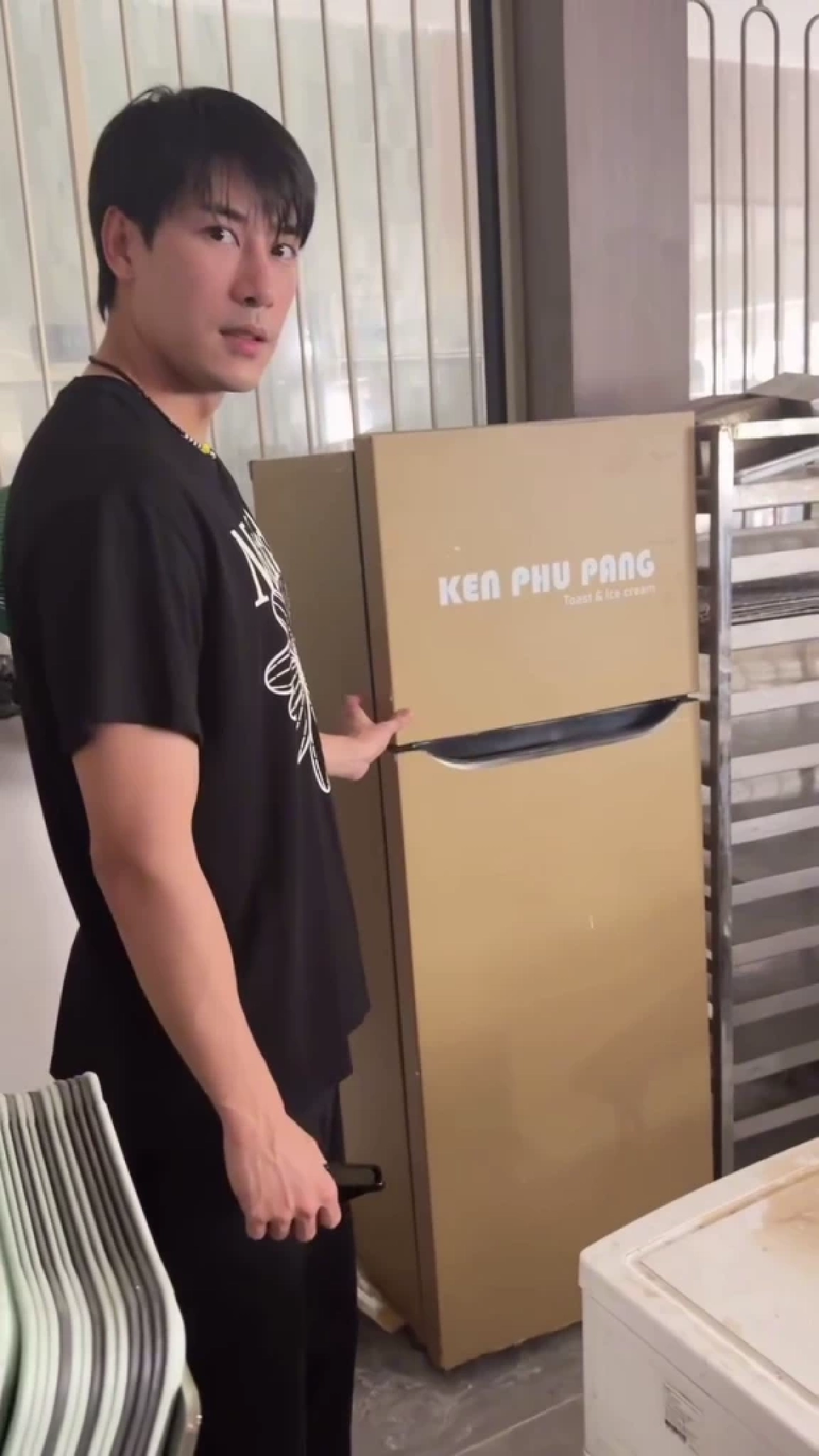 “เคน ภูภูมิ” ลุยซ่อมร้านเคนภูปัง เคลียร์ของทิ้งเกือบหมด