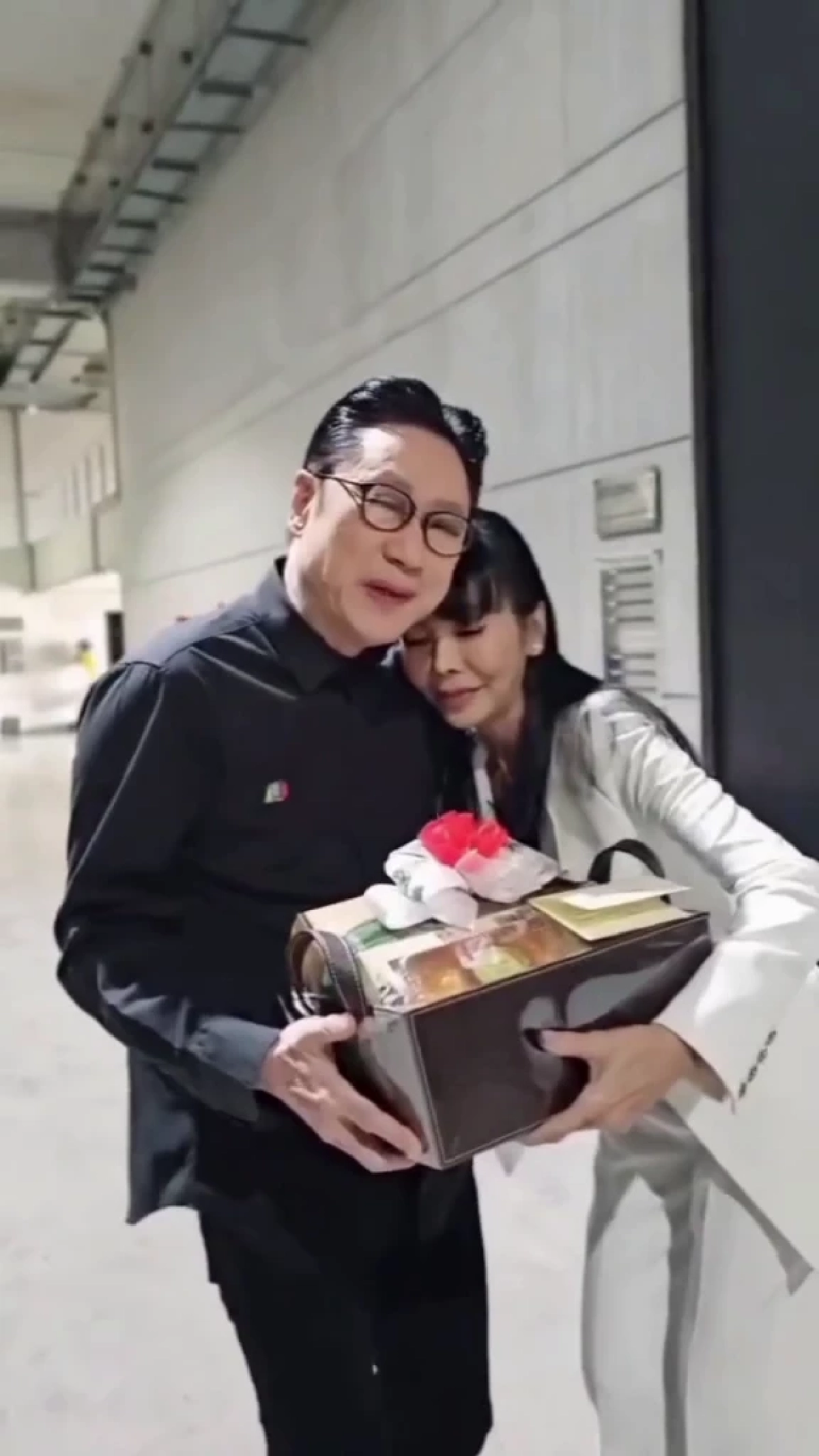 สองพิธีกรระดับตำนานกลับมาเจอกันอีกครั้ง เติมเต็มความทรงจำ