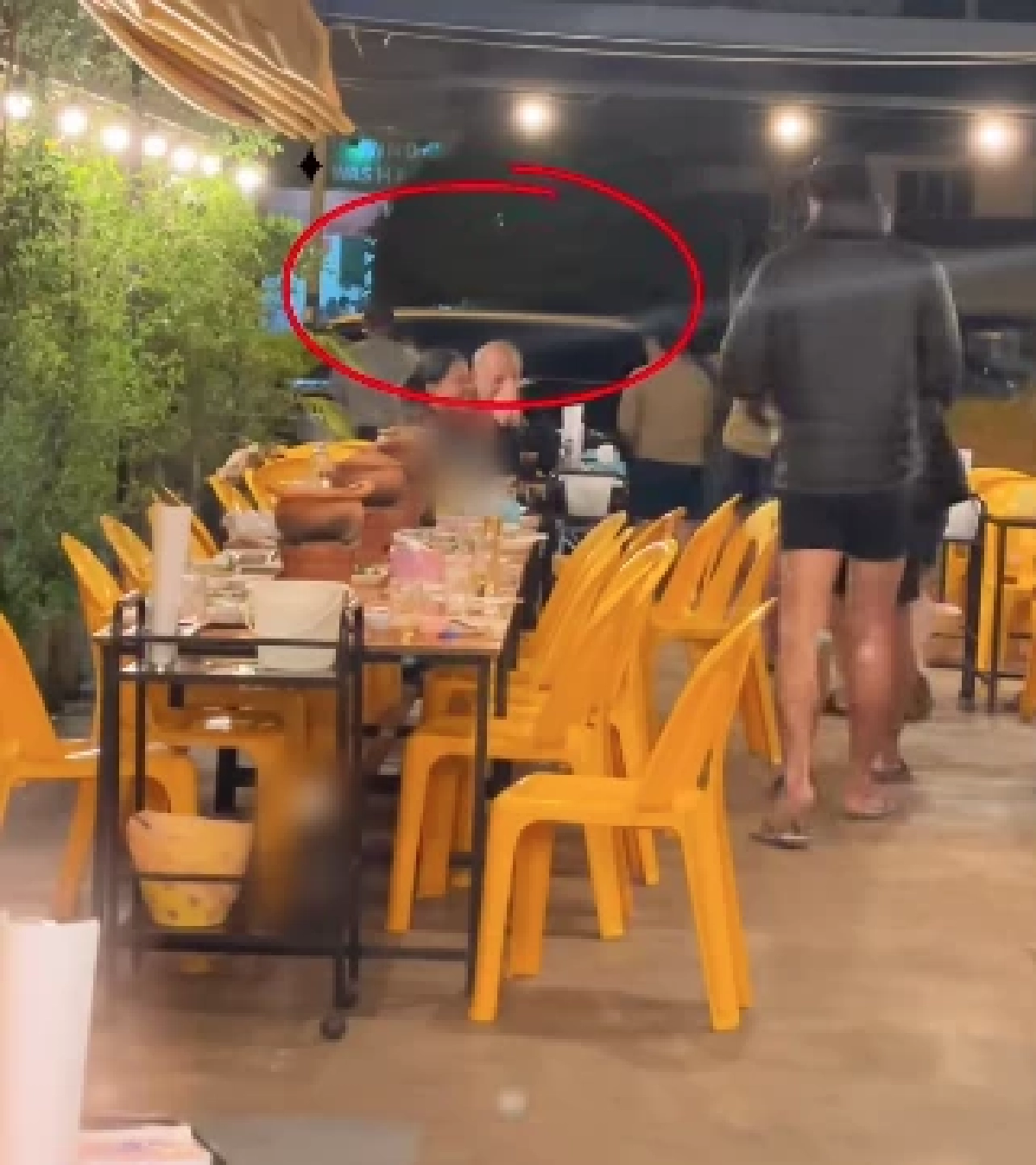 คุณหมอ พูดทันทีหลังเห็นกลุ่มทหาร 20 นาย มานั่งทานข้าว เจ้าของร้านฟังยังซึ้ง