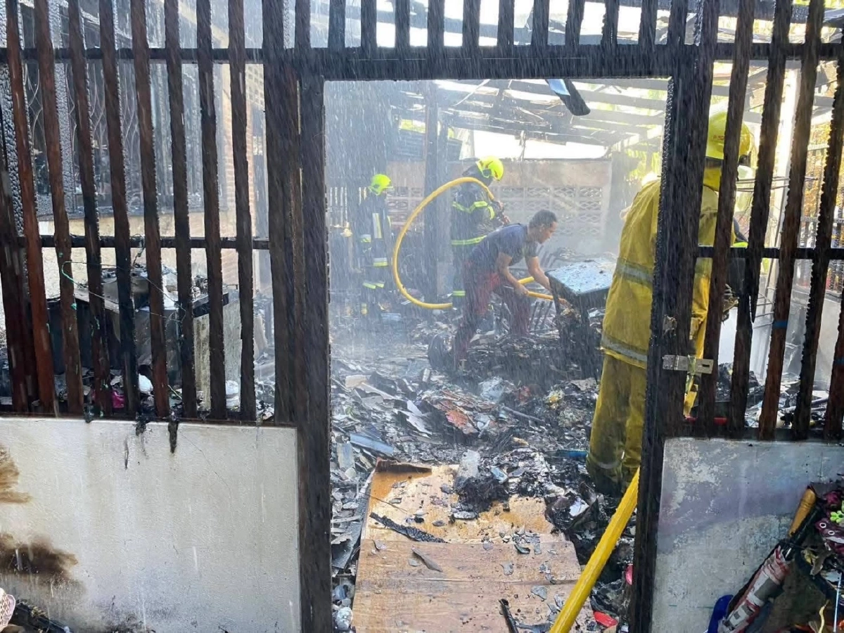 ไฟไหม้บ้านไม้พังวอดทั้งหลัง มีผู้ได้รับบาดเจ็บเป็นชาย 1 ราย