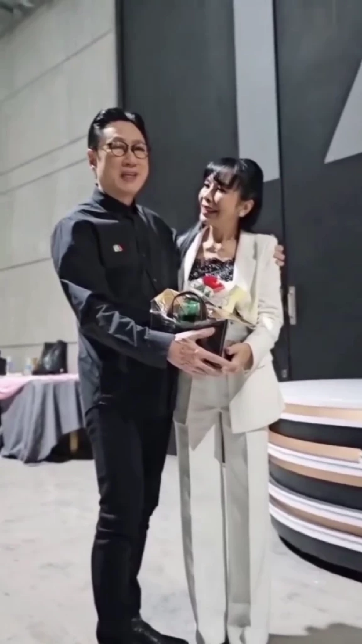 สองพิธีกรระดับตำนานกลับมาเจอกันอีกครั้ง เติมเต็มความทรงจำ