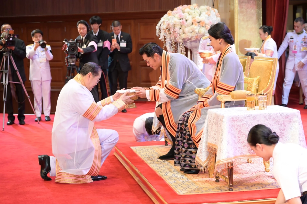 จุฬาฯ ทูลเกล้าฯ ถวายปริญญาดุษฎีบัณฑิตฯ แด่กษัตริย์จิกมี–ราชินี