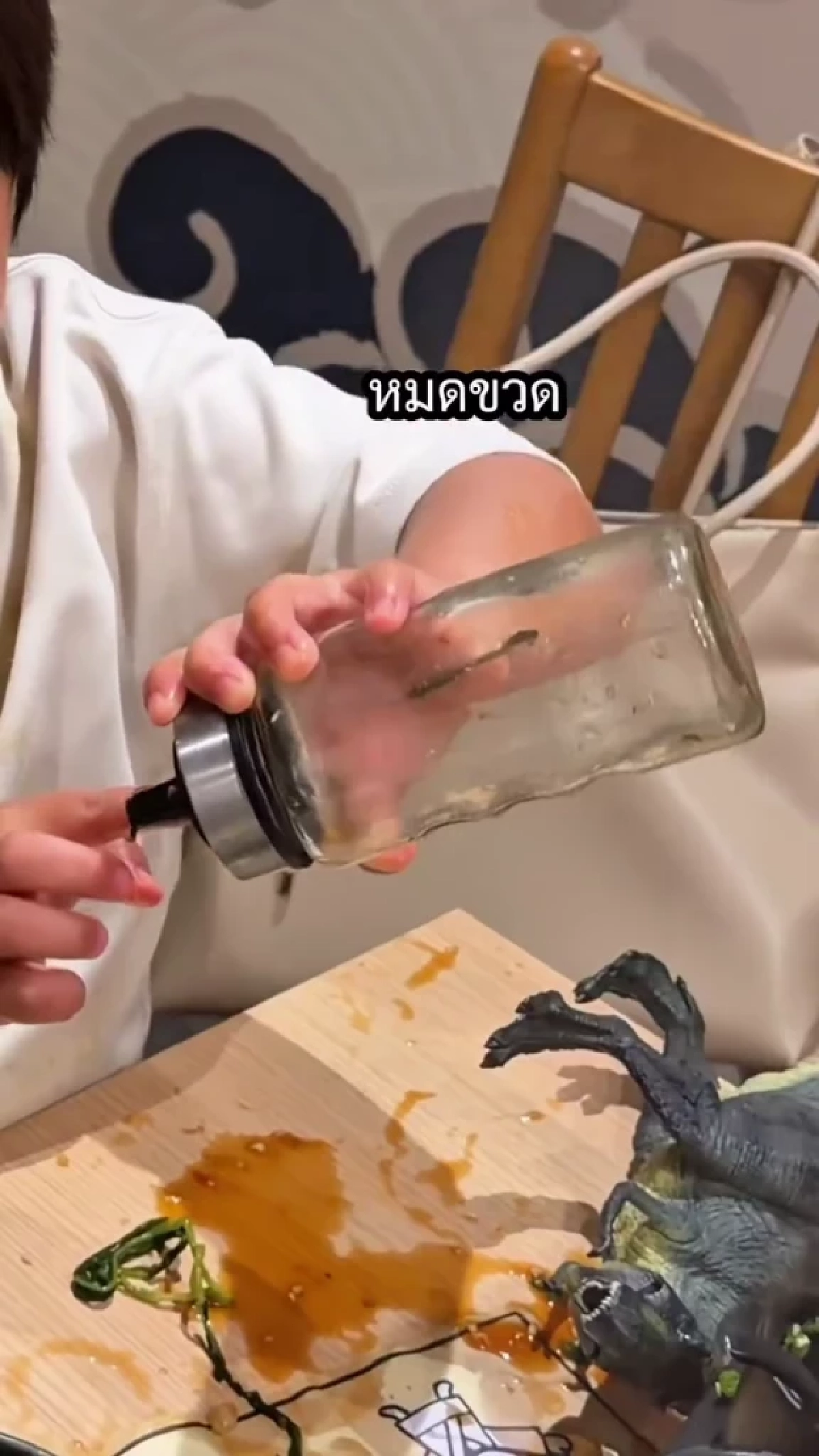 ดราม่าเด็กซน! น้ำชาแจงเหตุ “น้องน้ำทะเล” เทซอสเล่นกลางร้านอาหาร