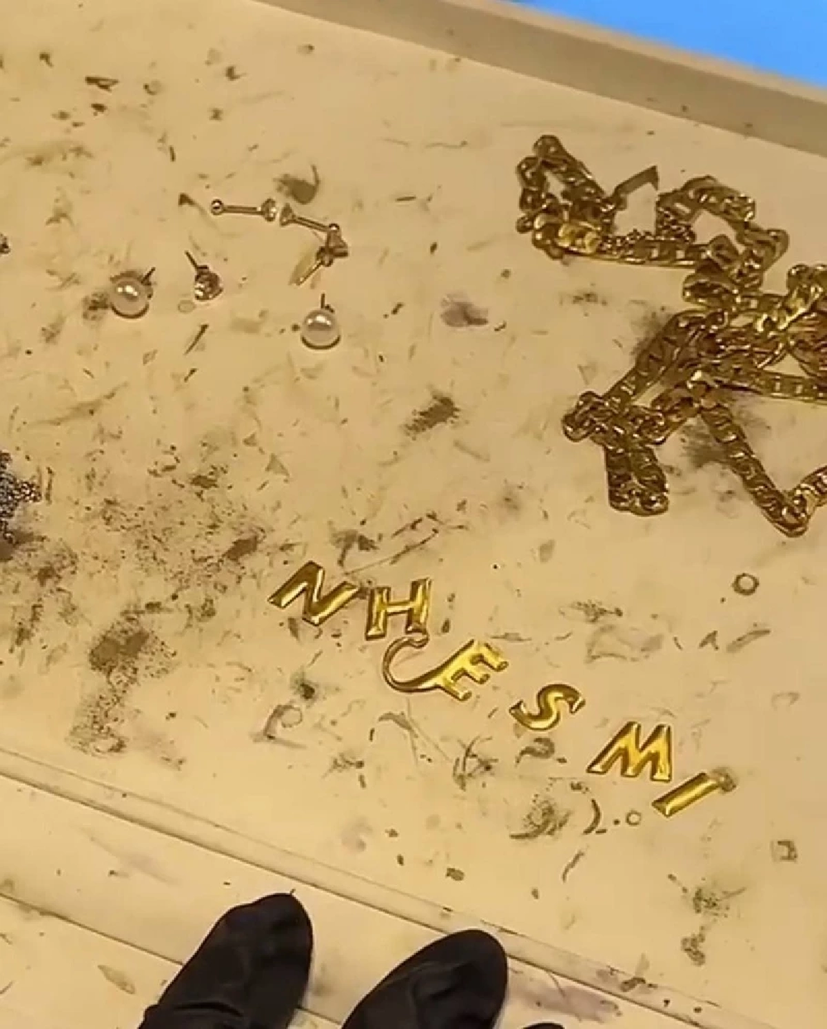 เปิดผลตรวจโลโก้แอร์เก่าเป็นทองคำแท้ ใครมีเก็บไว้บอกเลยรวย