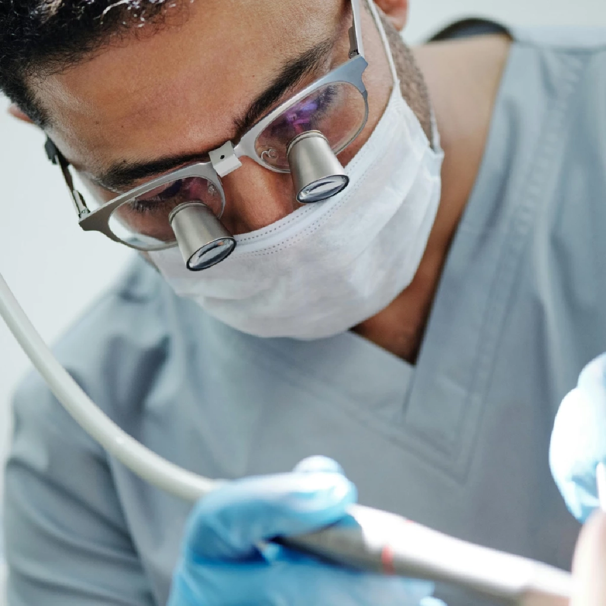 สปส. เตือนผู้ประกันตน ม.33 และ ม.39 รีบใช้สิทธิทำฟัน 900 บาท ก่อนหมดปี 68