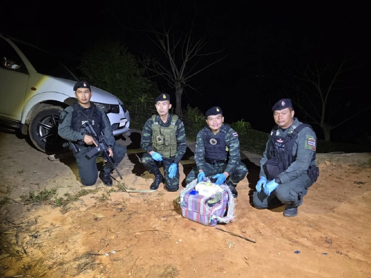 หน่วยเฉพาะกิจทัพเจ้าตากสกัดจับยาบ้า 2.8 ล้านเม็ด คนขับหลบหนี!