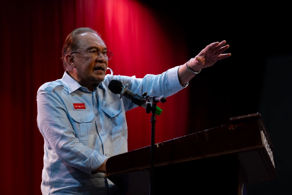 นายกฯ มาเลเซียห่วงเหตุปะทะไทย–กัมพูชา วอนยุติสู้รบทันที