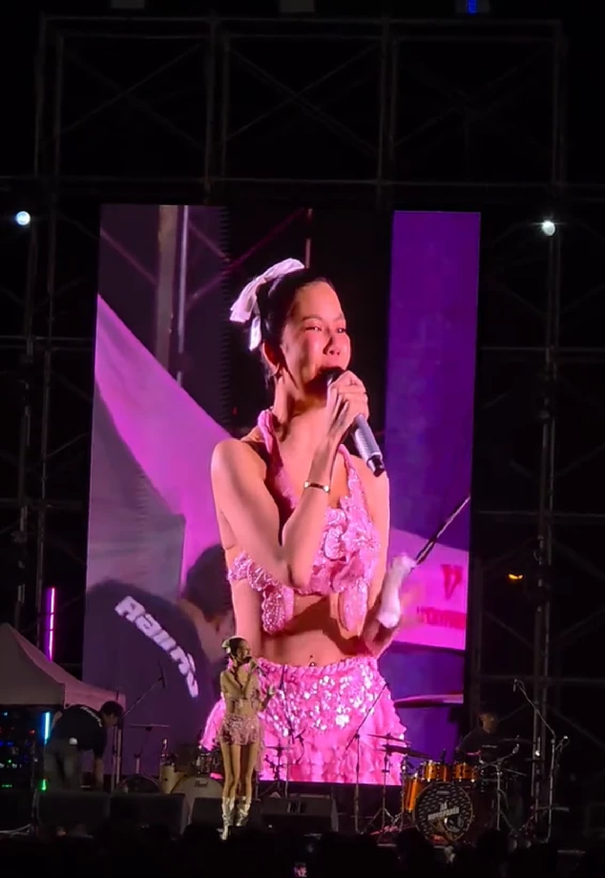 จ๊ะ นงผณี ร่ำไห้กลางเวทีคอนเสิร์ต เผยพ่ออาการวิกฤต แต่ยังกัดฟันโชว์ต่อ