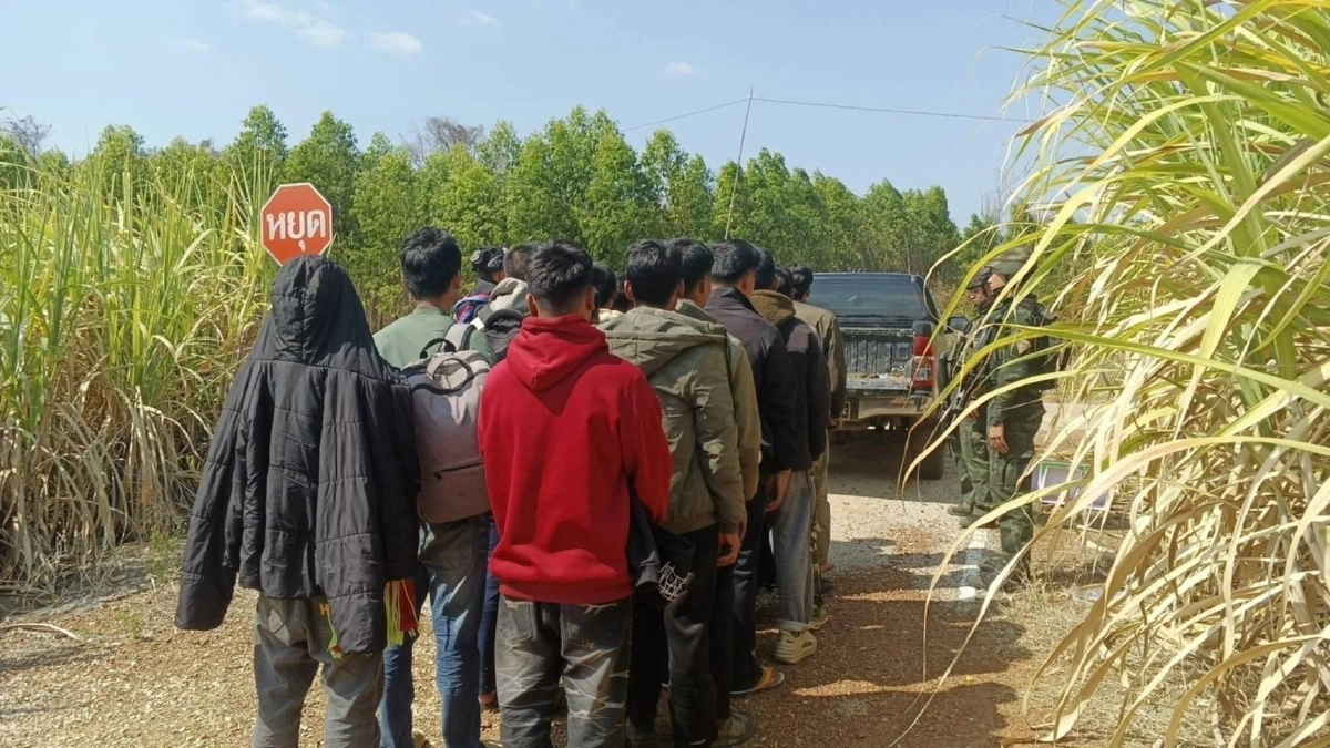 กกล.บูรพา สกัดขบวนการลักลอบข้ามแดน จับชาวเมียนมา 16 ราย