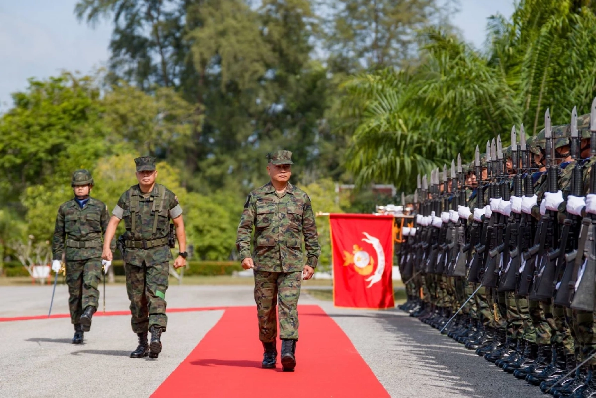 ผบ.ทร. ตรวจเยี่ยมความพร้อมรบหน่วยเฉพาะกิจนาวิกโยธินกองทัพเรือ