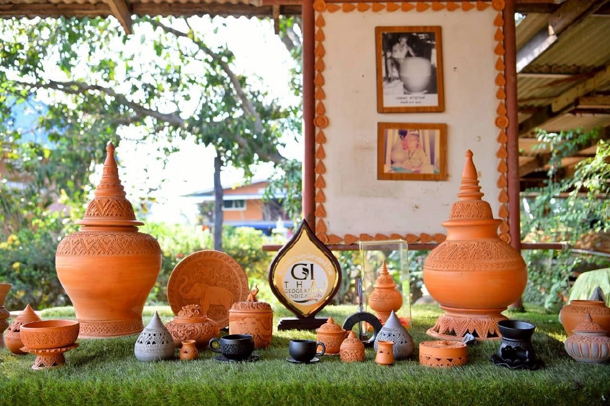 กรมทรัพย์สินทางปัญญา หนุน GI "เครื่องปั้นดินเผาเกาะเกร็ด" ยกระดับแหล่งผลิตงานคราฟต์ฝีมือช่างชุมชน