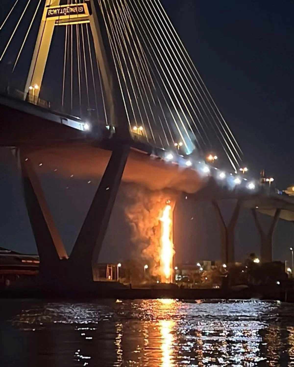 ไฟไหม้สะพานภูมิพล เสียหาย 15 ล้าน ผู้ปกครองต้องรับโทษแทนลูก