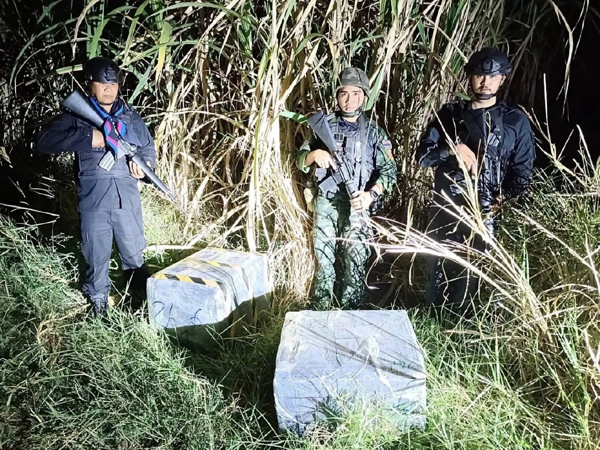 กกล.บูรพา สกัดขบวนการลักลอบขนกัญชา ยึดของกลางกว่า 30 กก.