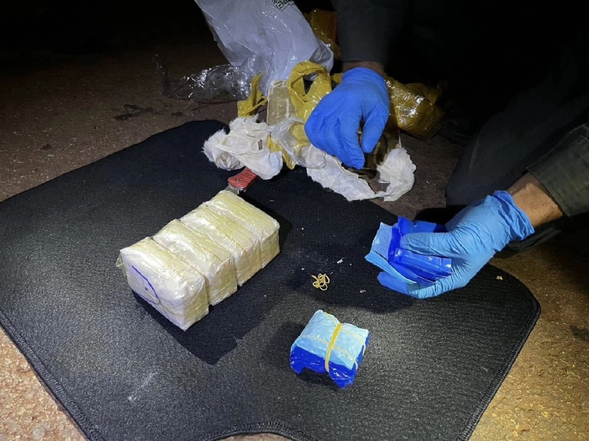 ฉก.ลาดหญ้า กกล.สุรสีห์ ผนึกกำลังความมั่นคง สกัดรถกระบะขนยาบ้า