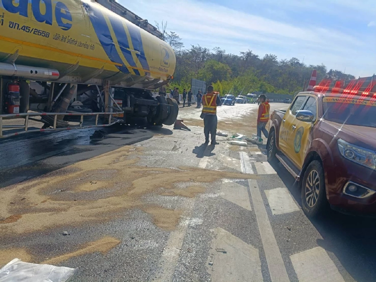 อุบัติเหตุรถชนท้ายบนถนน 304 (ขาเข้า)  จนท.ปิดการจราจร 100%