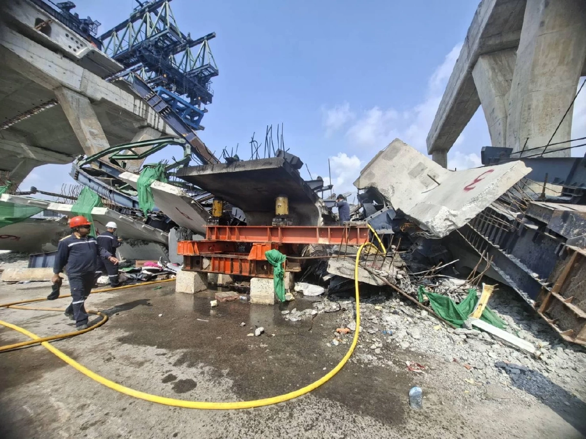 เผยต้นเหตุ ไฟไหม้ซากเครนถล่ม พระราม2 ระหว่างรื้อถอนโครงสร้าง