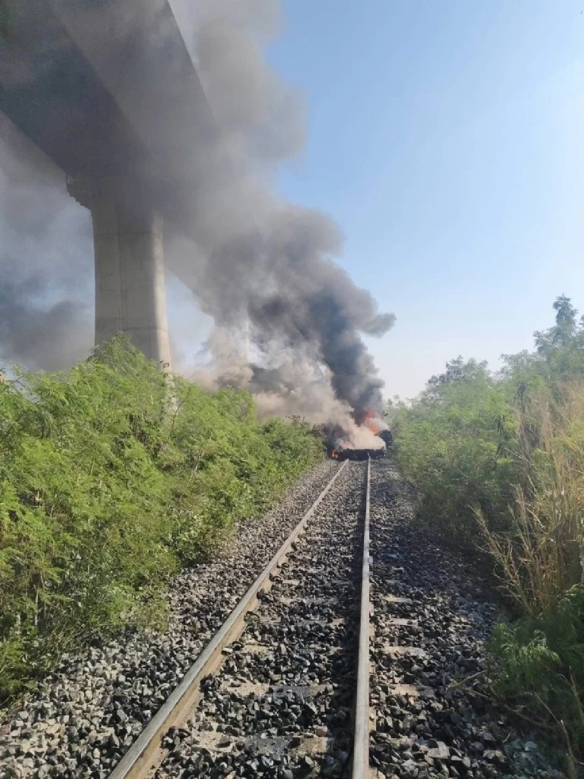 พิพัฒน์ สั่งตรวจสอบเข้ม เหตุเครนก่อสร้างหล่นทับรถไฟ เร่งประสานเยียวยา