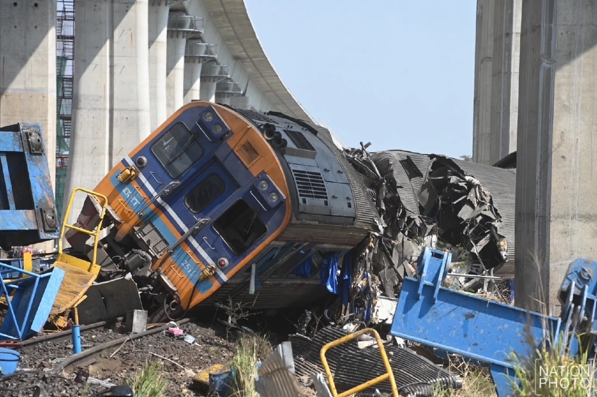 สลด ไปไม่ถึงสนาม แฟนบอล 6 ราย เสียชีวิตเหตุเครนถล่มรถไฟ