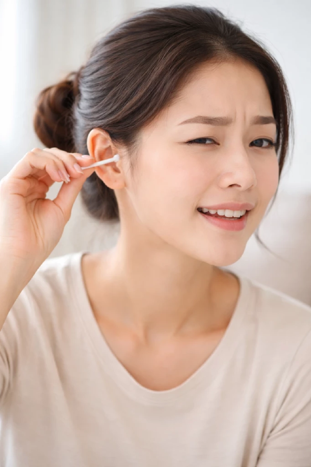 สาวชอบแคะหู แต่ยังคันไม่หยุด ให้หมอส่องกล้องดูถึงกับตกใจ