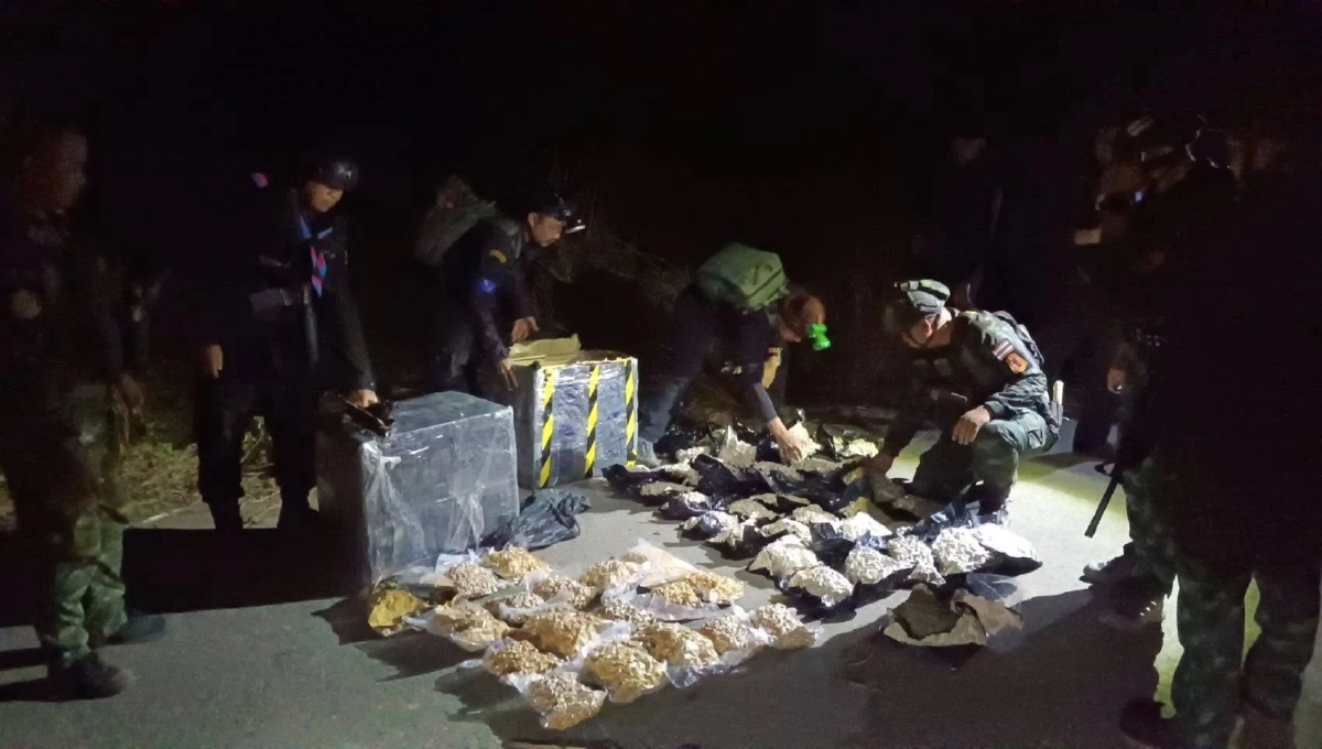 กกล.บูรพา สกัดขบวนการลักลอบขนกัญชา ยึดของกลางกว่า 30 กก.