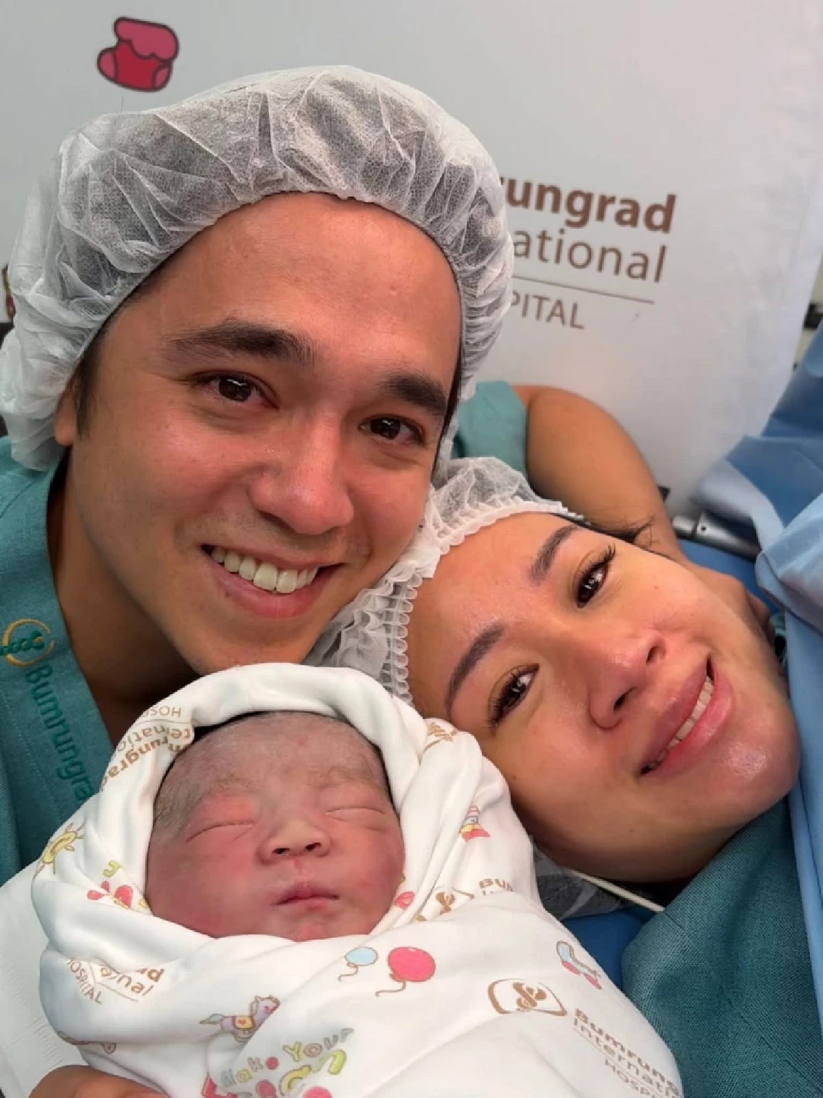 แฟนคลับยิ้มตาม “อเล็กซ์ เรนเดลล์” ได้เป็นแด๊ดดี๊เต็มตัว