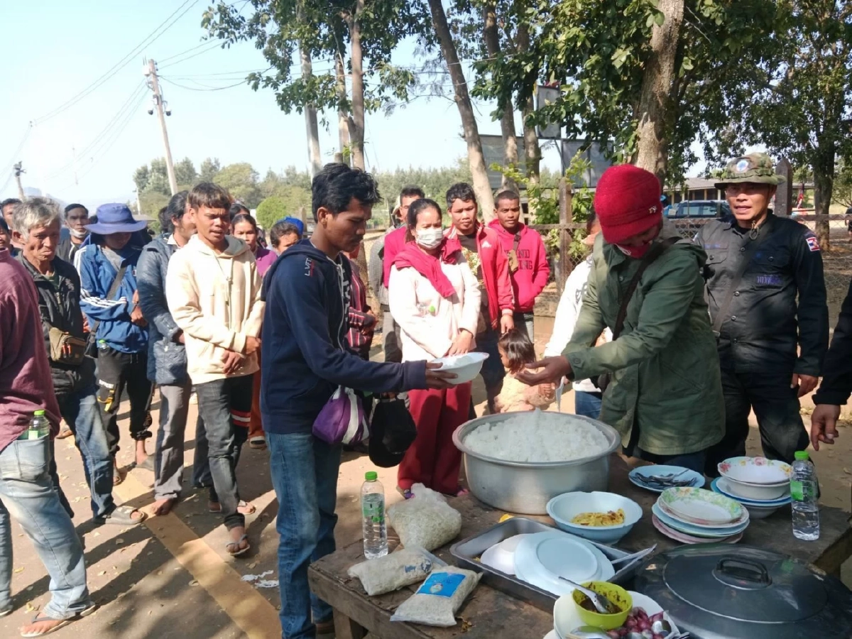 จับแรงงานกัมพูชาลักลอบเข้าเมือง 71 ราย ชายแดนจันทบุรี