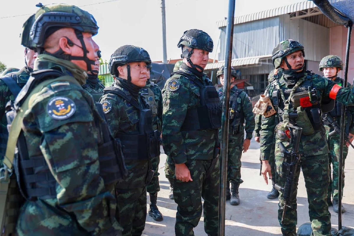 ผบ.ทบ. ลงพื้นที่ติดตามสถานการณ์ชายแดนไทย-กัมพูชา ขอบคุณกำลังพล
