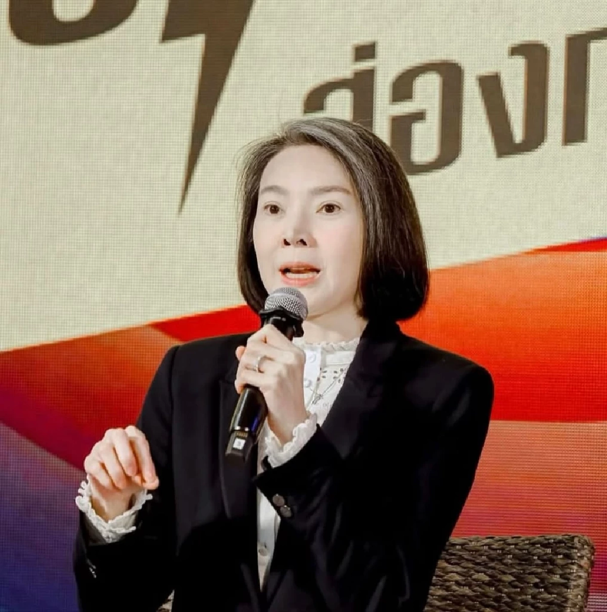 แฟนคลับใจฟู ส่องโมเมนต์อบอุ่น  อดีตนางเอกดัง  ภาพล่าสุดเรียบง่าย