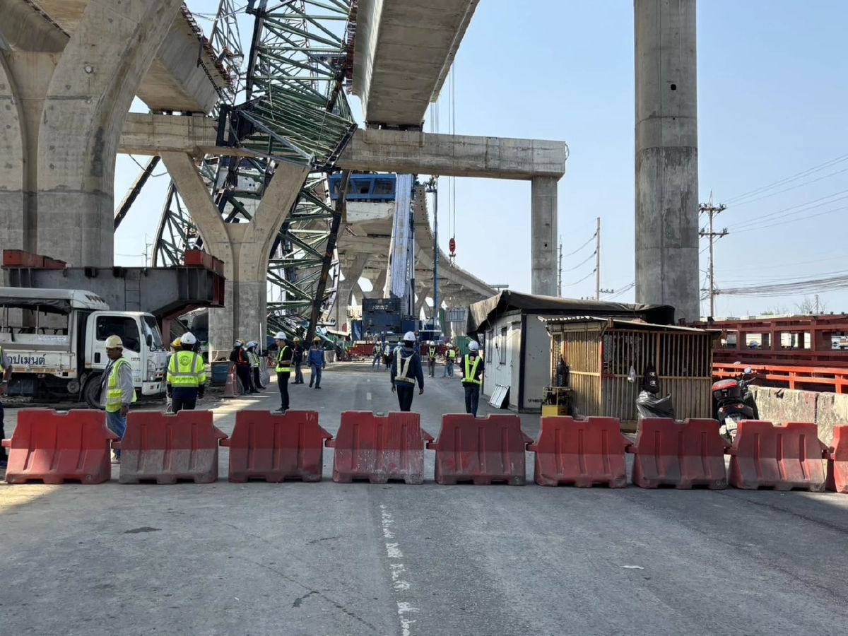 กรมทางหลวงเร่งเคลียร์พื้นที่ถนนพระราม 2 พร้อมระดมเครน 550 ตัน