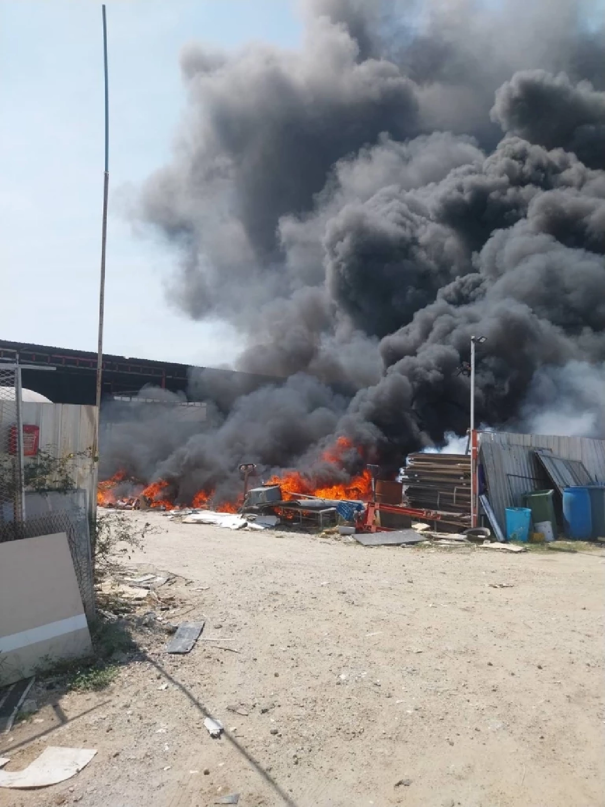 สมุทรปราการ ไฟไหม้ร้านรับซื้อของเก่า ย่านซอยยิ่งเจริญ