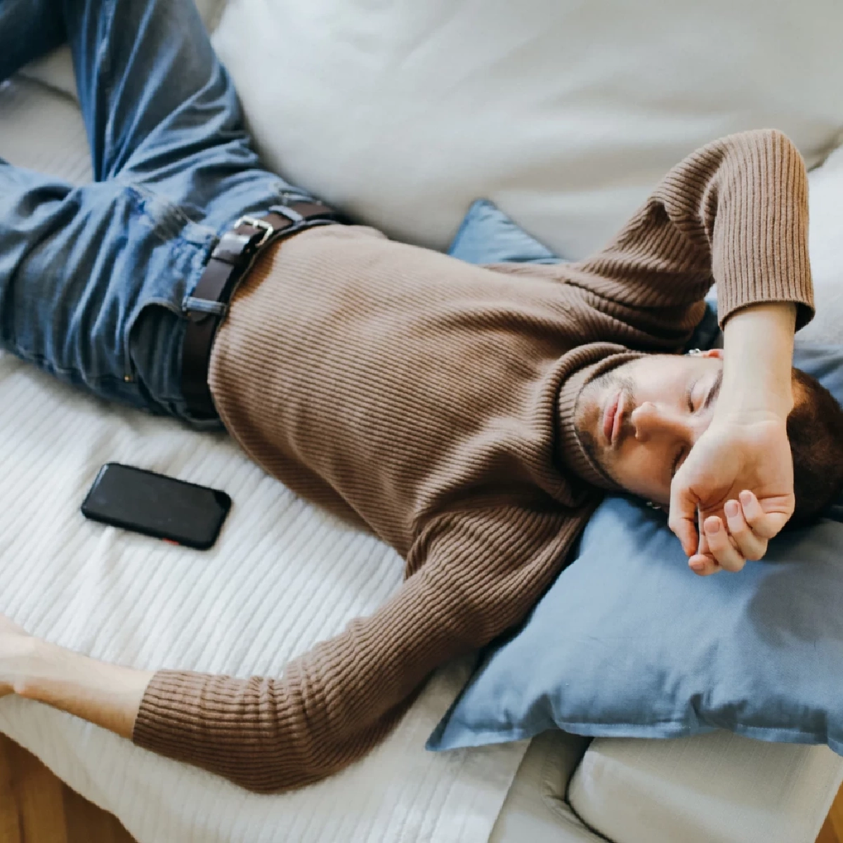 ทำไมนอนเยอะแต่ยังง่วง เผย 7 ความลับที่คุณพลาดจนร่างพัง!