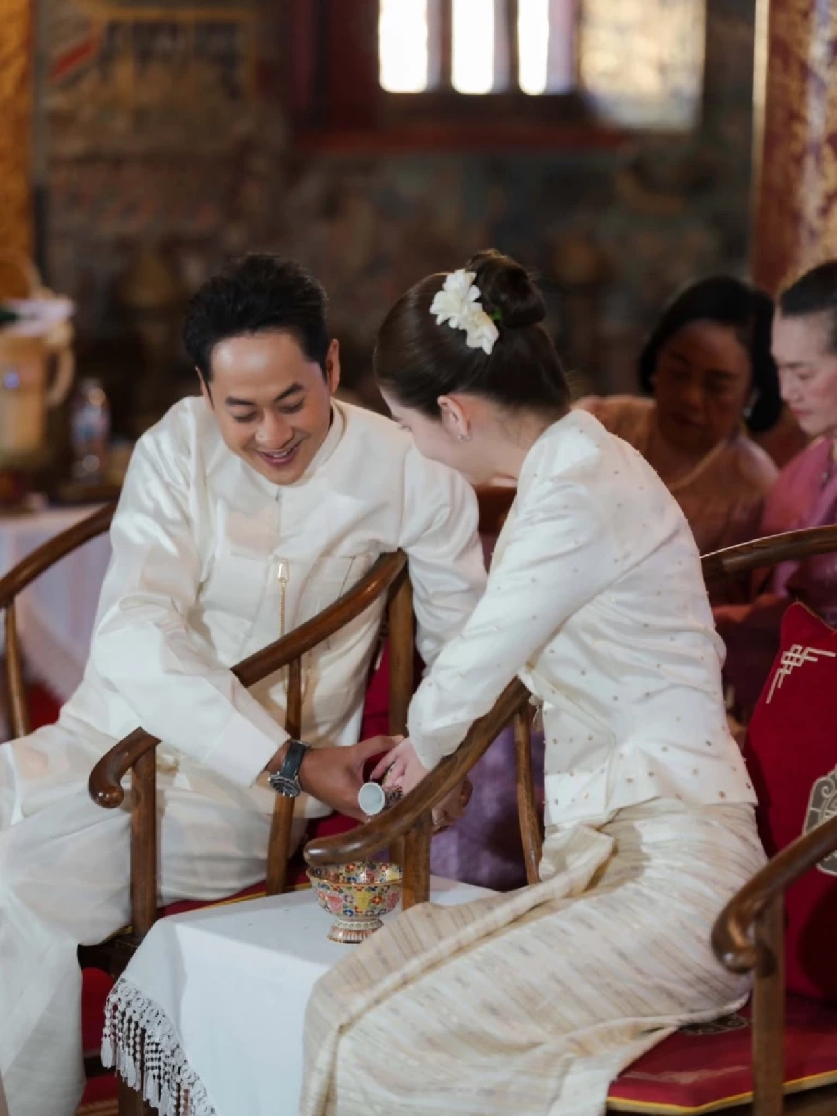 “เปอร์–ยิหวา” สวมชุดล้านนา ทำบุญสิริมงคล เริ่มต้นชีวิตคู่