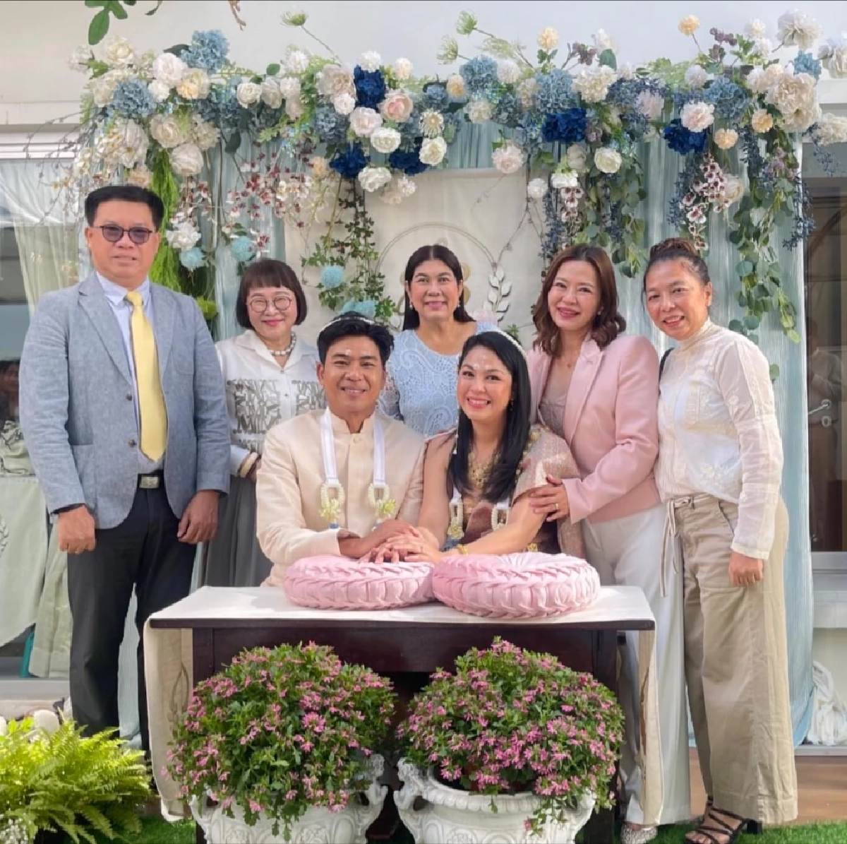 โลกเป็นสีชมพู! “จอย ศิริลักษณ์” สละโสด แต่งงาน “บี กฤษณะพงศ์”