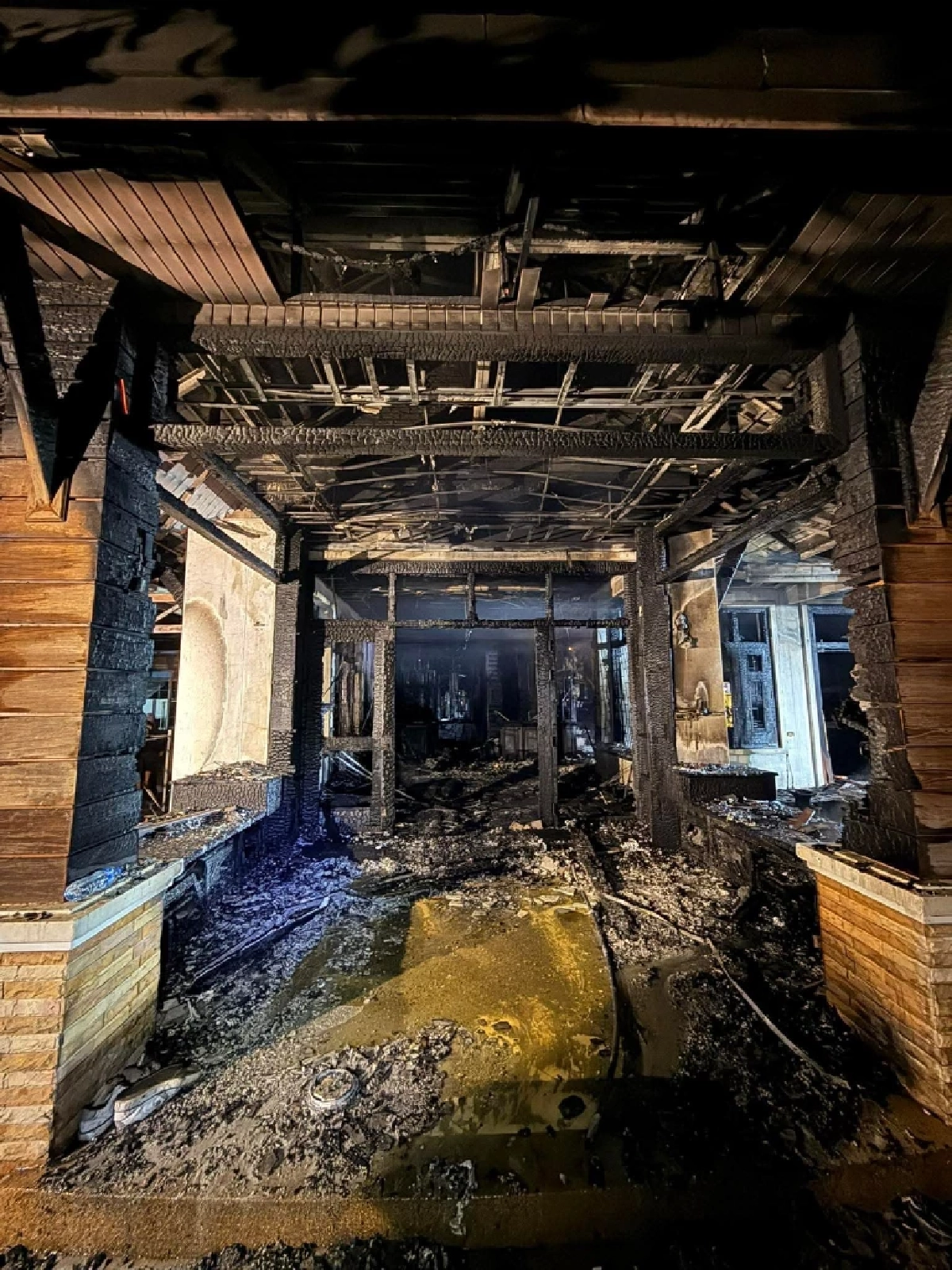 หดหู่ใจ เพลิงไหม้บ้านคร่า 5 ชีวิตดับสลด รู้ต้นตอยิ่งเศร้าใจ