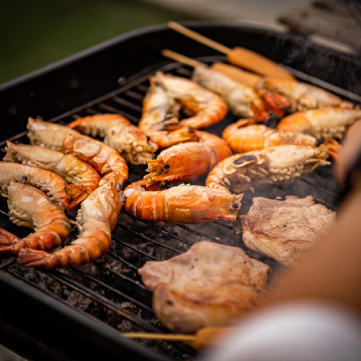 เผยเทคนิคย่าง กุ้งเผา ให้เนื้อเด้งแกะง่าย พร้อมวิธีเลือกกุ้งสดใหม่