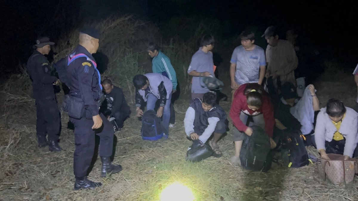 กองกำลังบูรพา สกัดขบวนการลักลอบข้ามแดน พบชาวไทย 35 คน