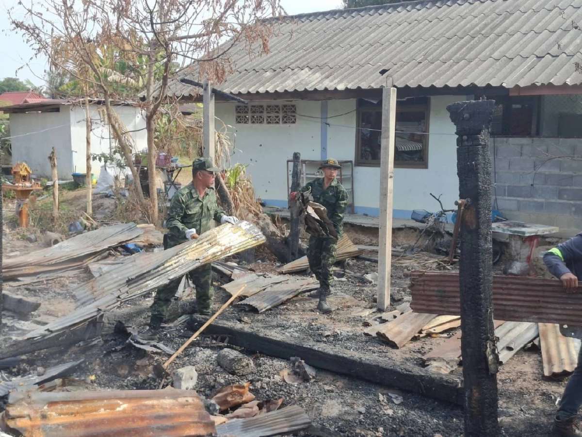 กองกำลังสุรนารี ร่วมฟื้นฟูบ้านเรือนประชาชนชายแดนจากการสู้รบ