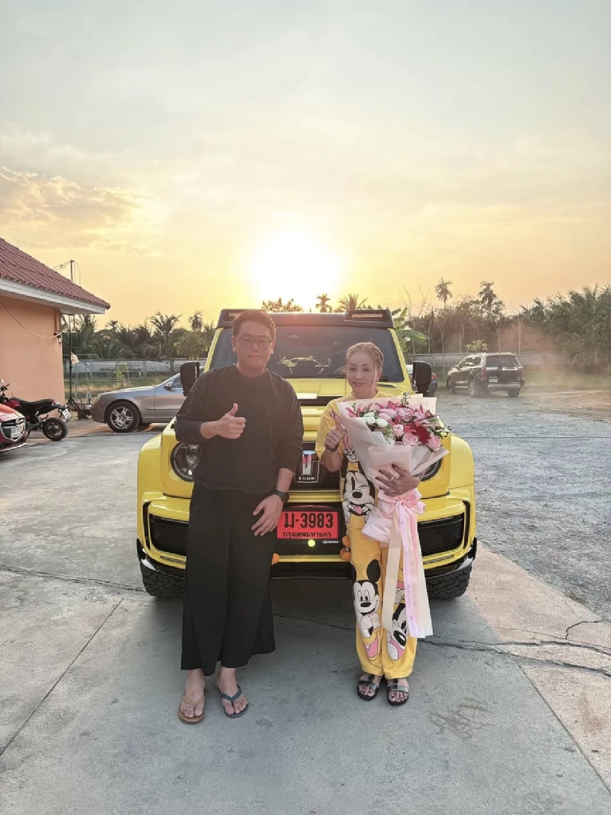 สายเปย์ตัวจริง ถอยรถป้ายแดงให้ภรรยา รถสวยสะดุดตา เลขทะเบียน 