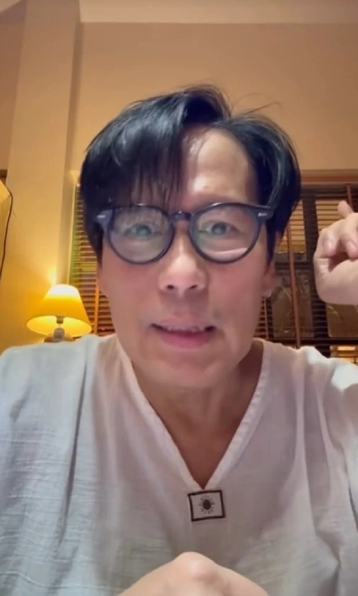 นักร้องดัง เบิร์ด ธงไชย รายงานตัว หลังแฟนคลับเป็นห่วงสุขภาพ