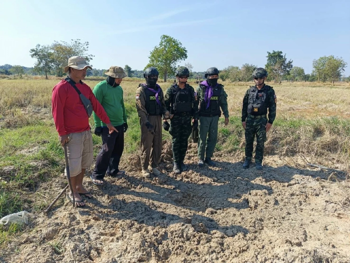 กกล.บูรพา ผนึกกำลังชุด EOD เร่งเก็บกู้วัตถุระเบิดเคลียร์พื้นที่