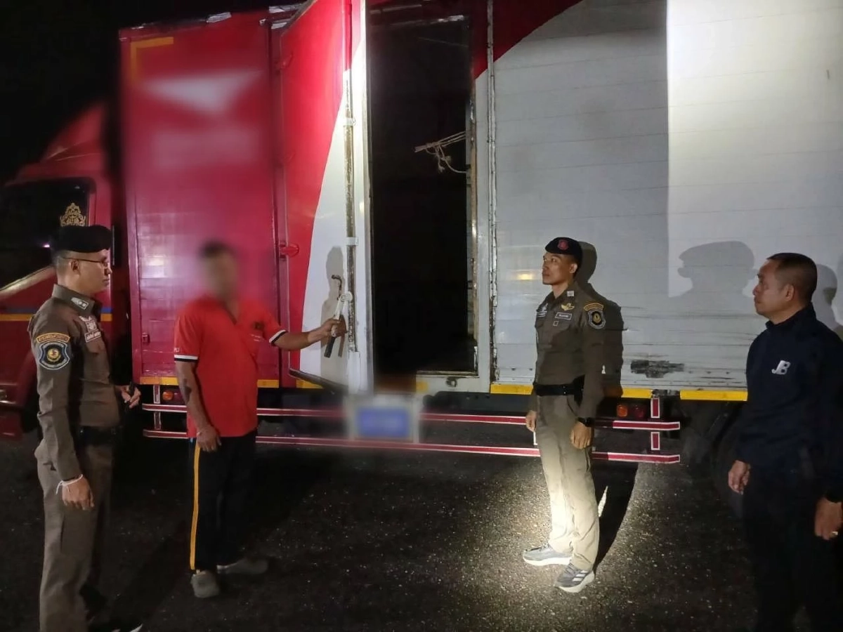 ตำรวจทางหลวงนครศรีธรรมราชสกัดบุหรี่หนีภาษีกว่า 4 แสนมวน