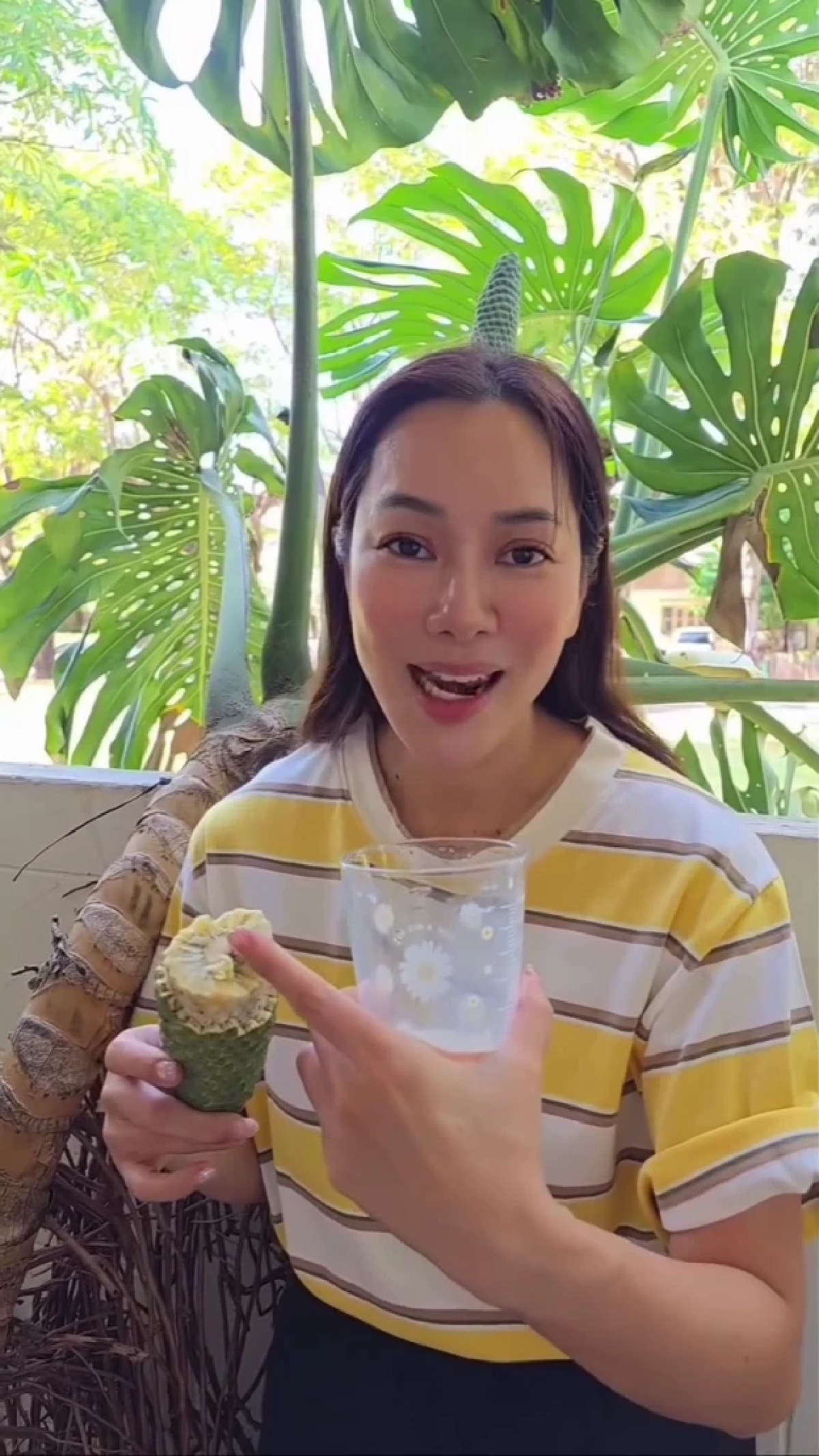 ฮือฮาคนรักต้นไม้ “จอย รินลณี” เปิดประสบการณ์ชิมผลมอนสเตอร่า