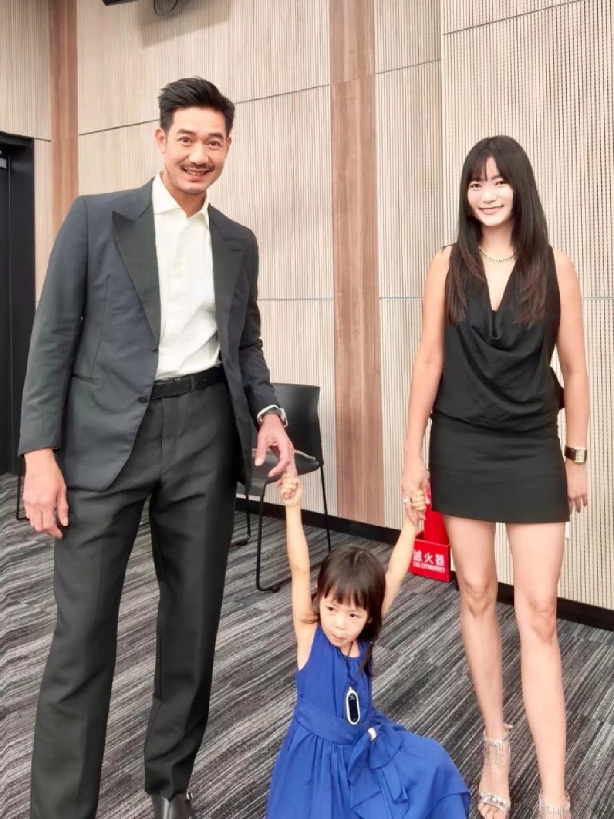 เรียบง่ายแต่สุขล้น “เวียร์-วิกกี้” จูงมือน้องวิริน ทำบุญปีใหม่