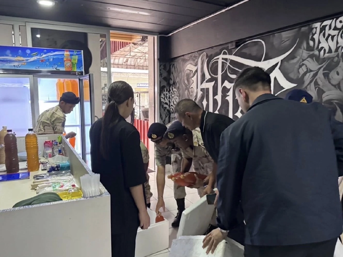 ปกครองเมืองนนทบุรีจับร้านลักลอบขายน้ำกระท่อม ยึดของกลางเพียบ