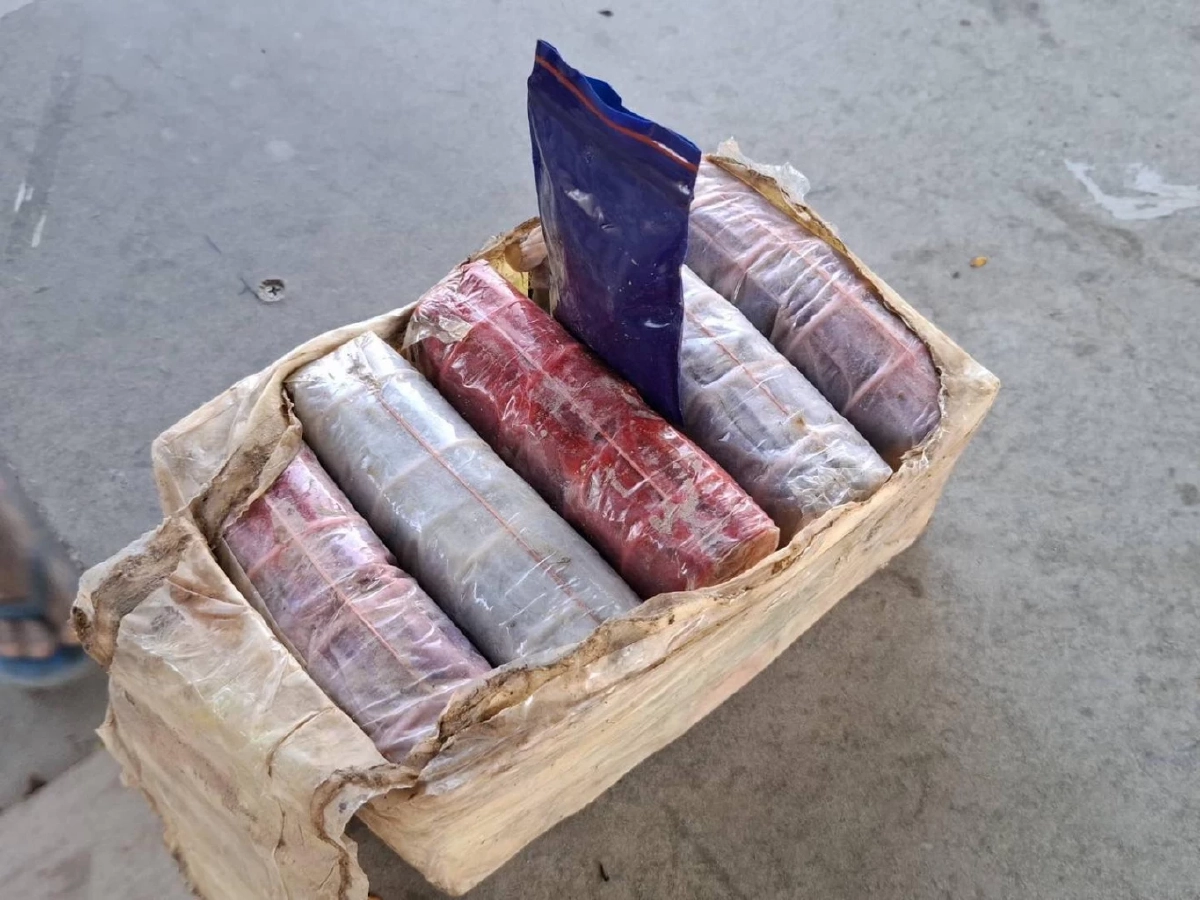 พัสดุปริศนาไร้คนรับ! ทหารพราน 2110 ยึดยาเสพติดกว่า 10,000 เม็ด