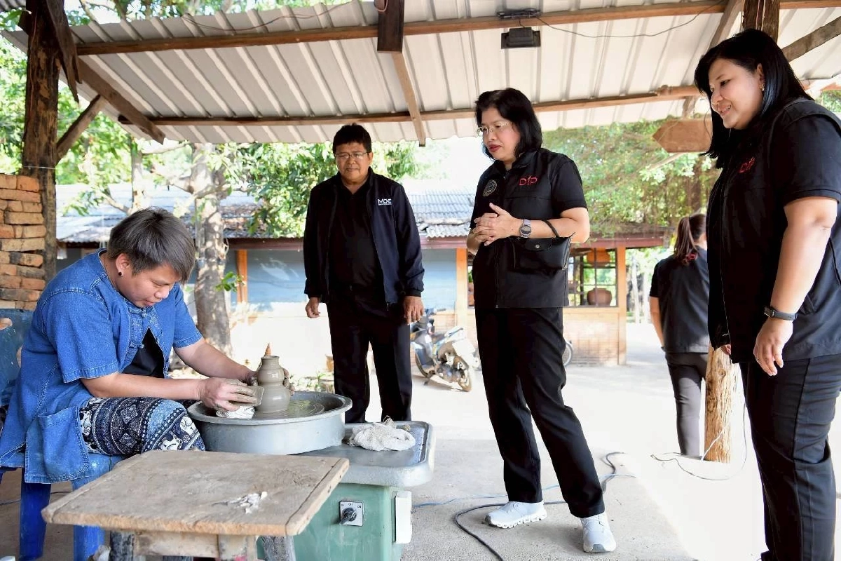 กรมทรัพย์สินทางปัญญา หนุน GI "เครื่องปั้นดินเผาเกาะเกร็ด" ยกระดับแหล่งผลิตงานคราฟต์ฝีมือช่างชุมชน