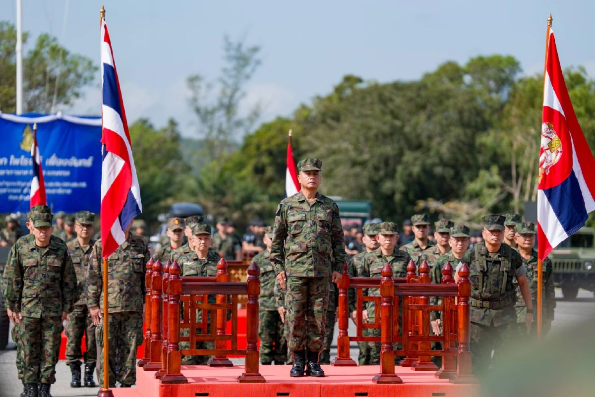 ผบ.ทร. ตรวจเยี่ยมความพร้อมรบหน่วยเฉพาะกิจนาวิกโยธินกองทัพเรือ