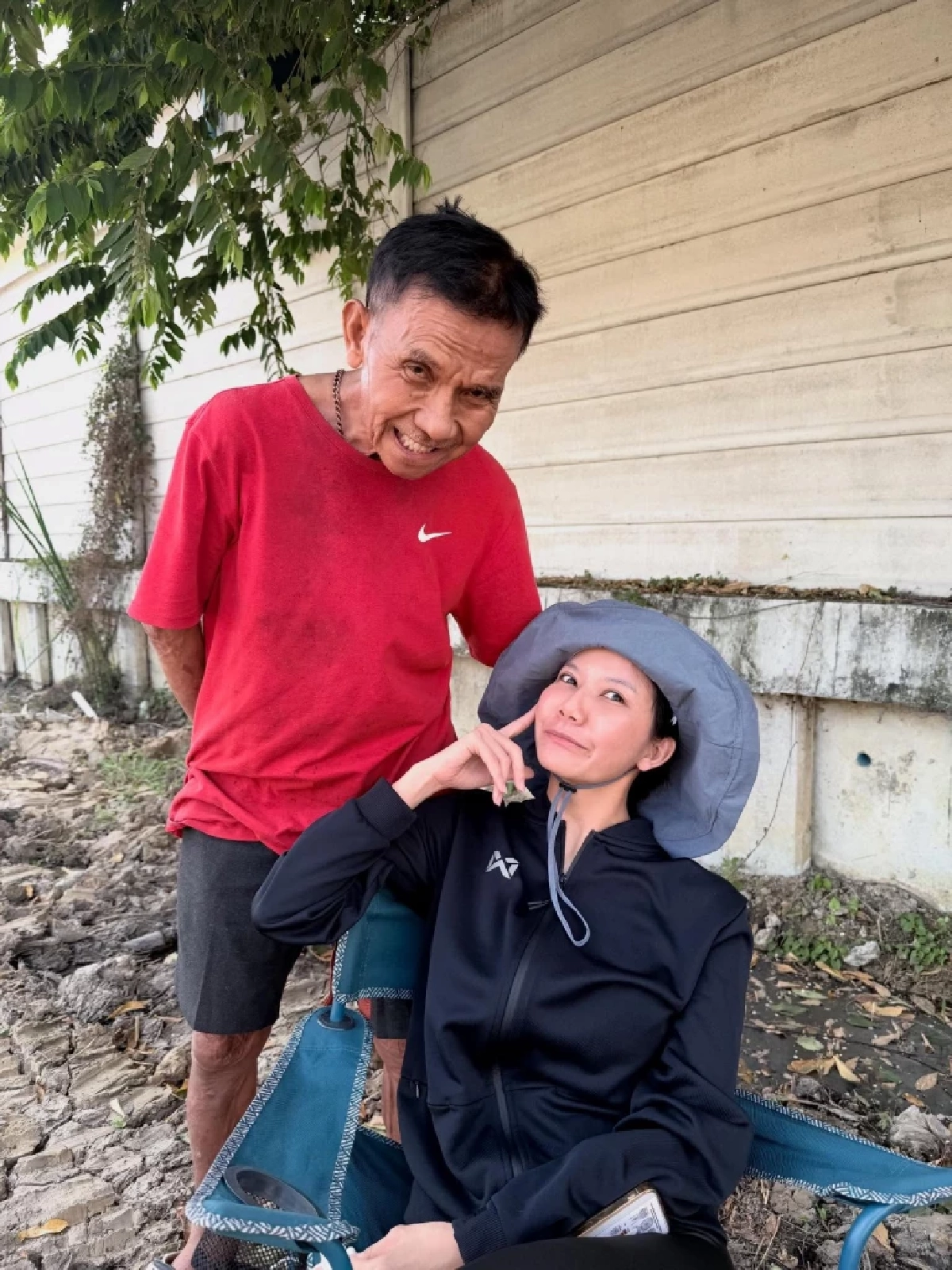 จ๊ะ นงผณี ร่ำไห้กลางเวทีคอนเสิร์ต เผยพ่ออาการวิกฤต แต่ยังกัดฟันโชว์ต่อ